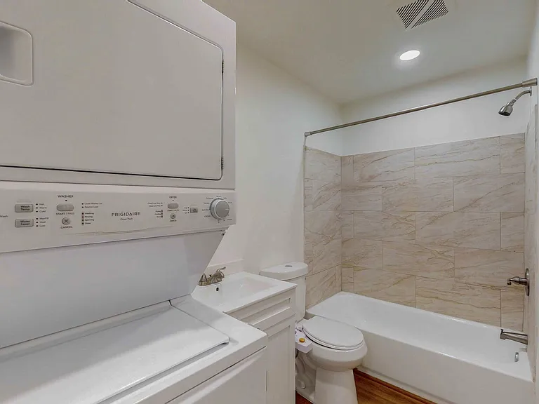 1718 Fairmount Blvd — Photo 6