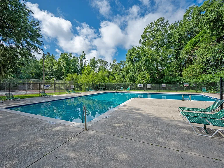 Sawbranch Apartments — Photo 13