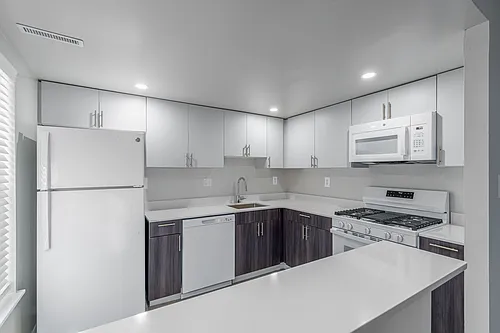 Lakeside Apartments Photo 1