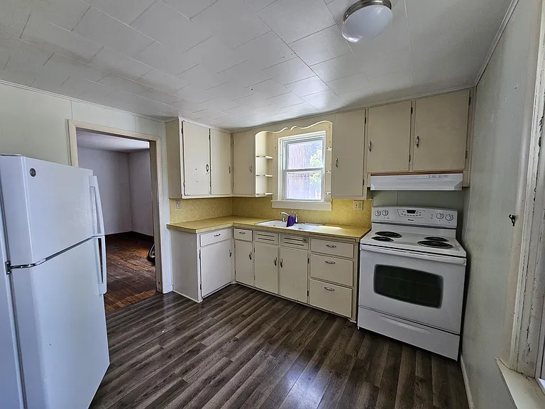 802 N 1st Ave — Photo 2