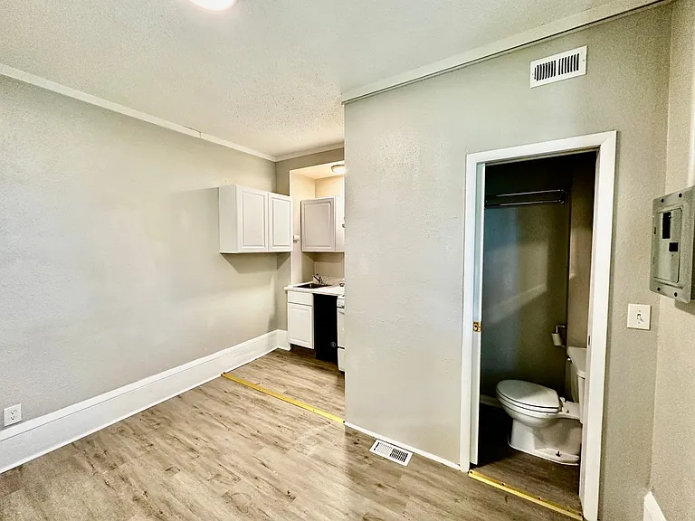 624 N Weber St. — Photo 7