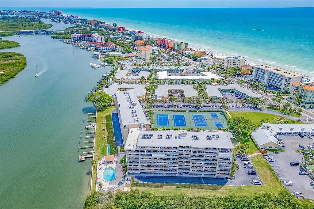 1 bed, 1.0 bath, 725 sqft, $2,000 — Photo 1
