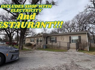 100 Live Oak St, Azle, TX 76020