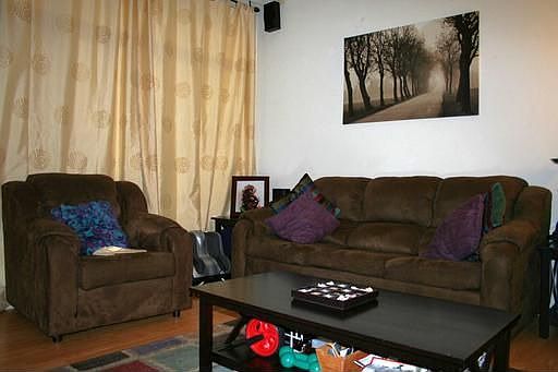5th image of 334 Dunsmuir Ter Unit 1