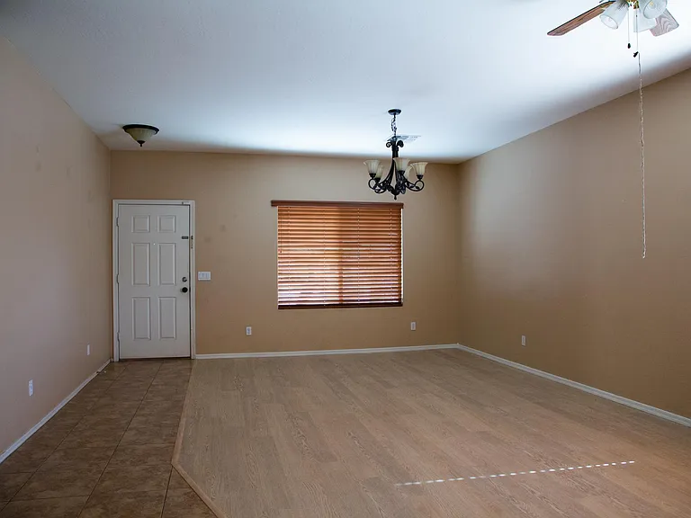 7016 W Branham Ln — Photo 5