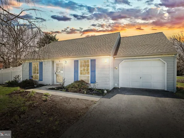 3 Stillwater Cir, Dillsburg, PA 17019