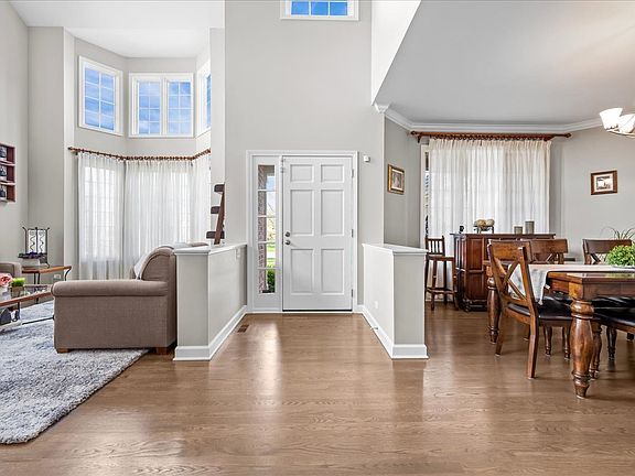 3rd image of 1924 Wyndham Cir