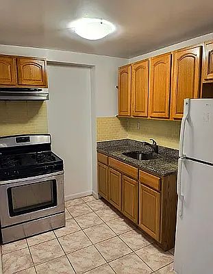 2nd image of 466 Franklin Ave APT 1