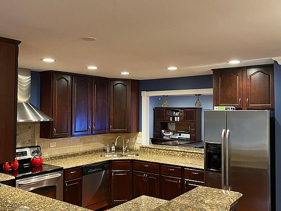 5th image of 3401 Greenbriar Dr