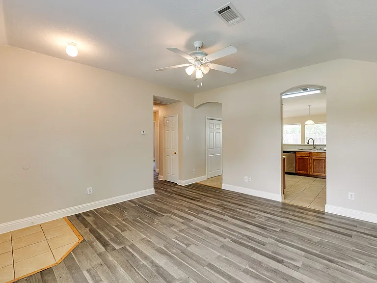 4033 Carver Ct — Photo 14