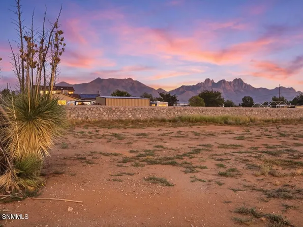 8940 Corona Rd, Las Cruces, NM 88012
