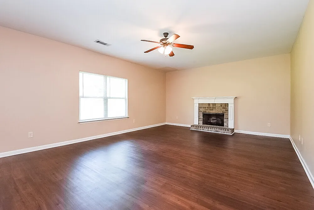 4 bed, 2.5 bath, 2002 sqft, $2,245 — Photo 4
