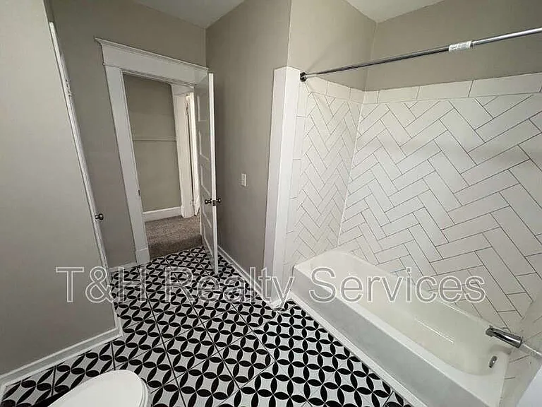 22 E Parkview Ave — Photo 20