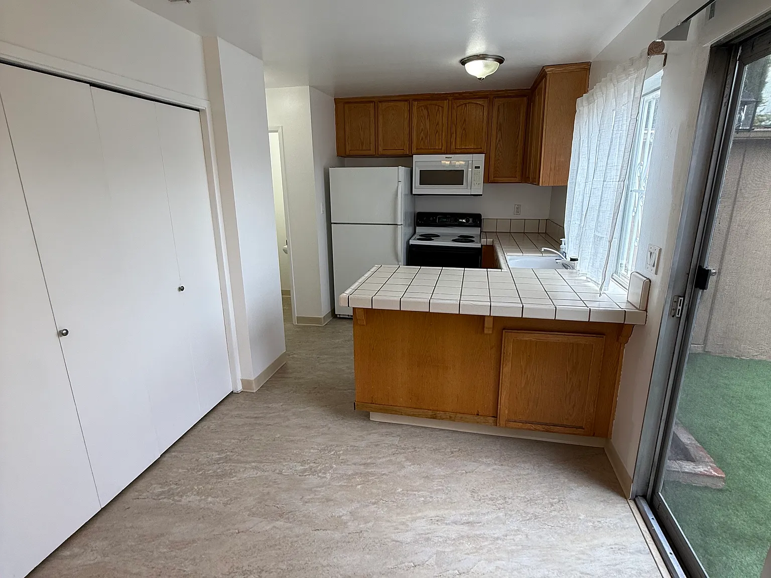 3 bed, 1.5 bath, 1156 sqft, $3,400 — Photo 4