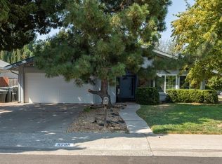 9299 Linda Rio Dr, Sacramento, CA 95826