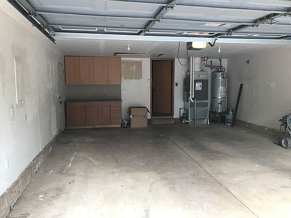 2 car garage 