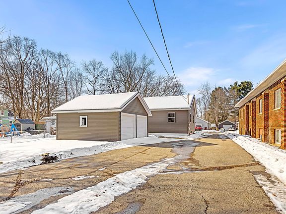 4th image of 923 Wayne St