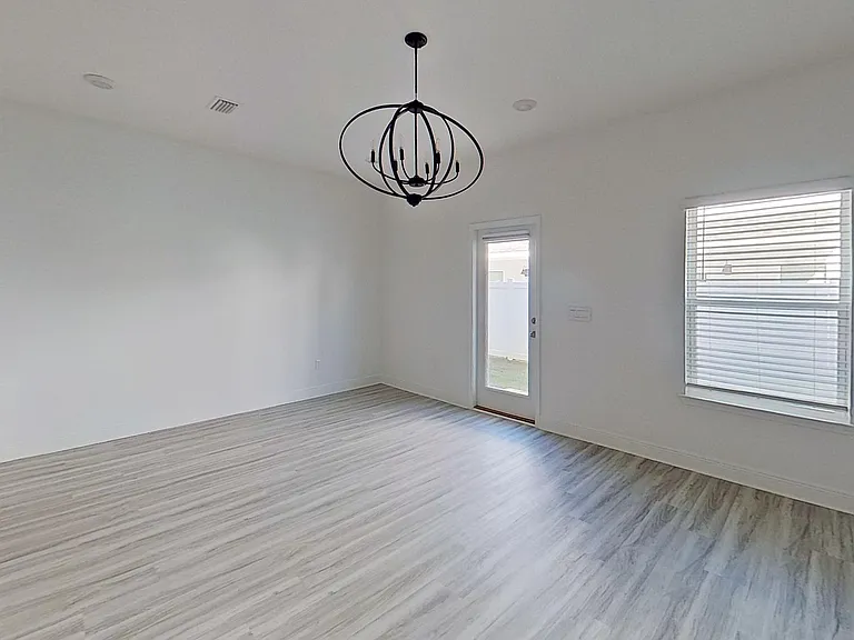 45 Sparrow Ave — Photo 10