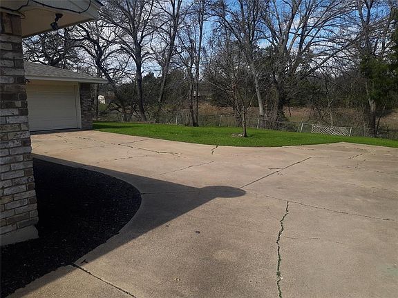 5th image of 333 Woodhaven Dr