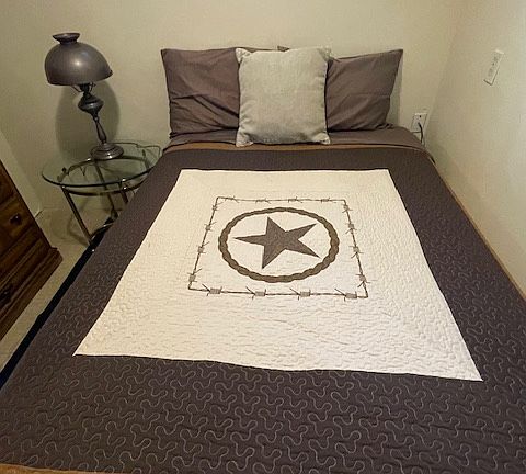 Bedroom with Queen bed