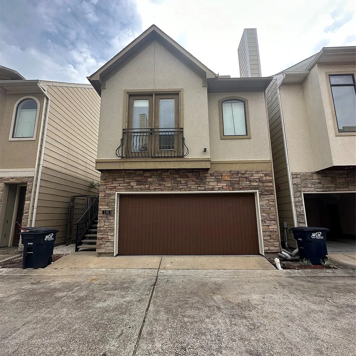 3 bed, 2.5 bath, 1960 sqft, $2,350 — Photo 1