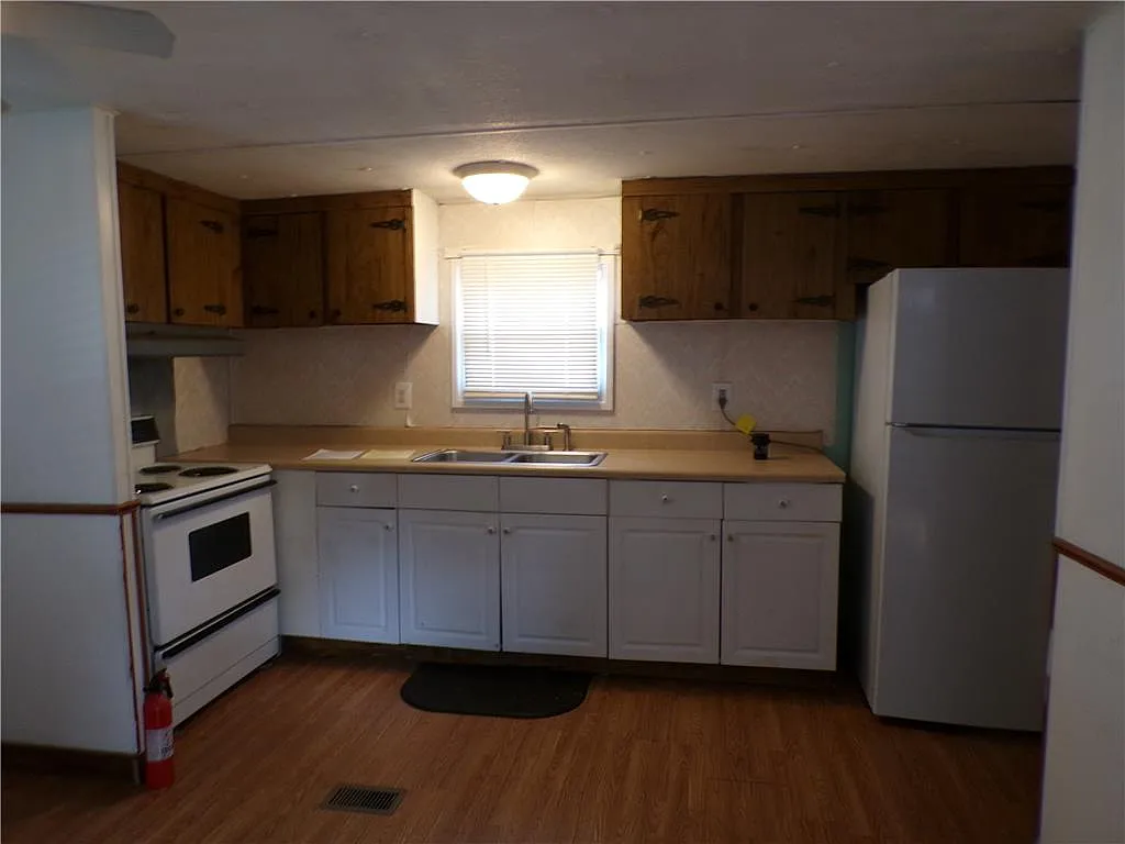 2 bed, 1.0 bath, 800 sqft, $1,100 — Photo 4
