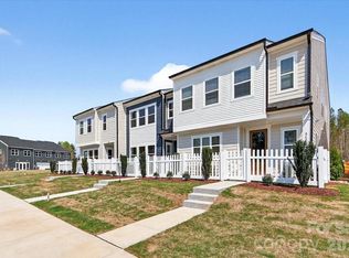 8426 Discovery Ln, Charlotte, NC 28216