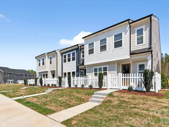 8426 Discovery Ln, Charlotte, NC 28216