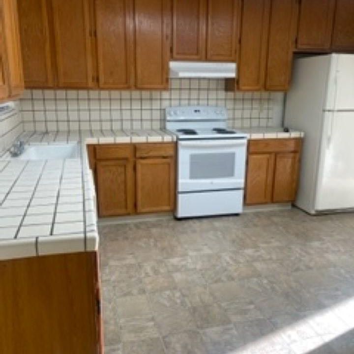 1st image of 880 Blossom Way APT G