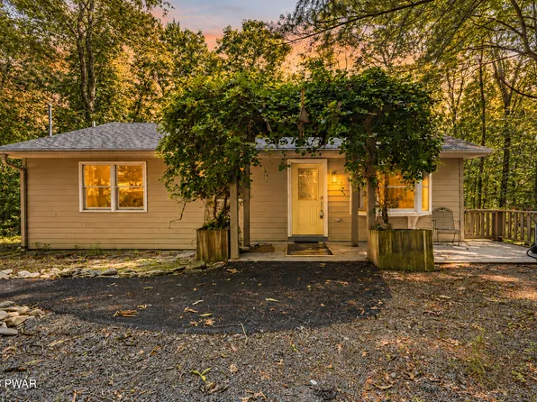 112 Heavenly Valley Dr, Tafton, PA 18464