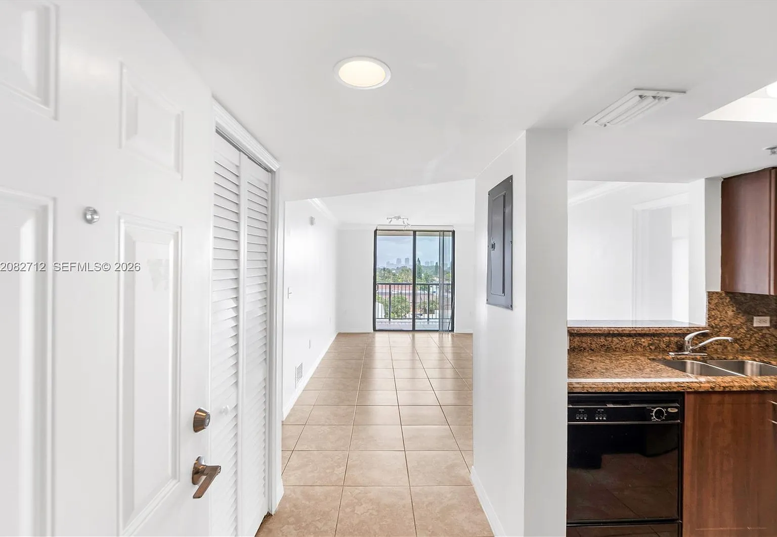 Coral Pointe Condo — Photo 3