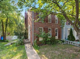 1569 Autumn Ridge Cir, Reston, VA 20194
