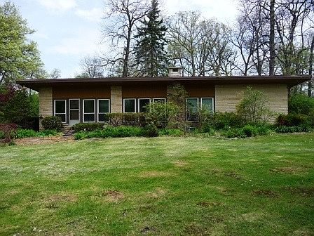 3rd image of 2 Hickory Ln