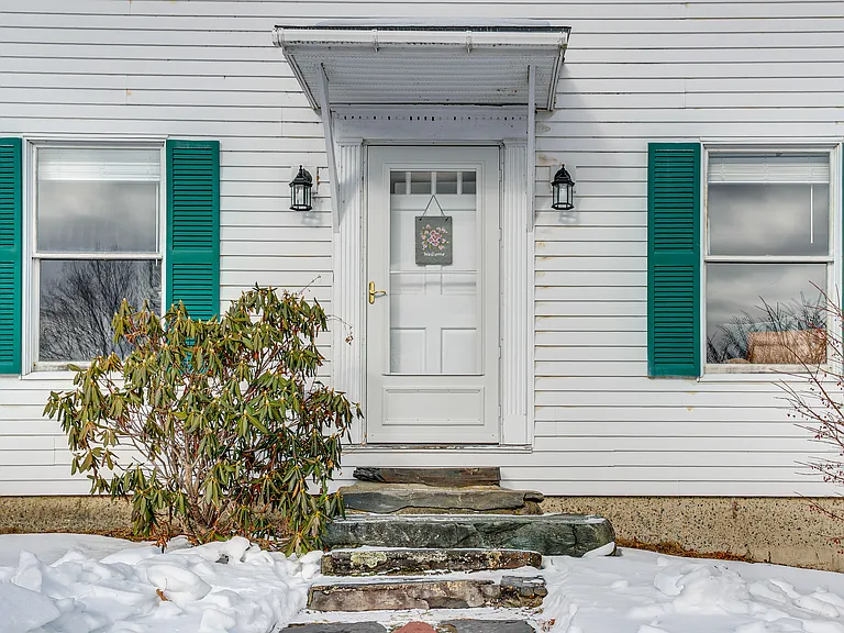 470 Maple St — Photo 16