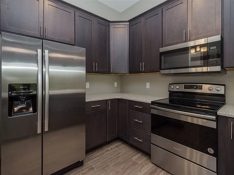 Depot Building D Luxury Rentals — Photo 19