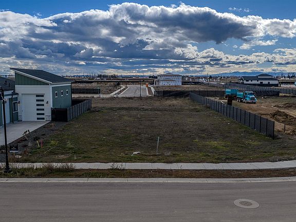 3rd image of 7495 W Lookout View St