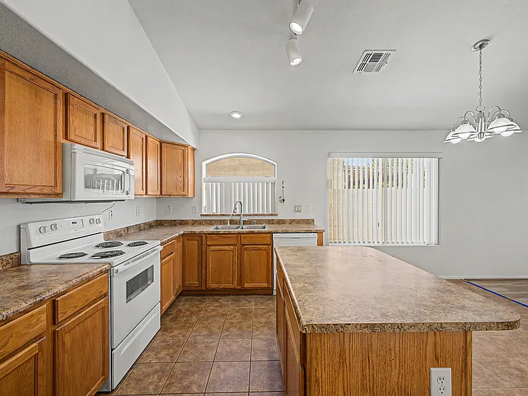 4649 E Augusta Ave — Photo 12