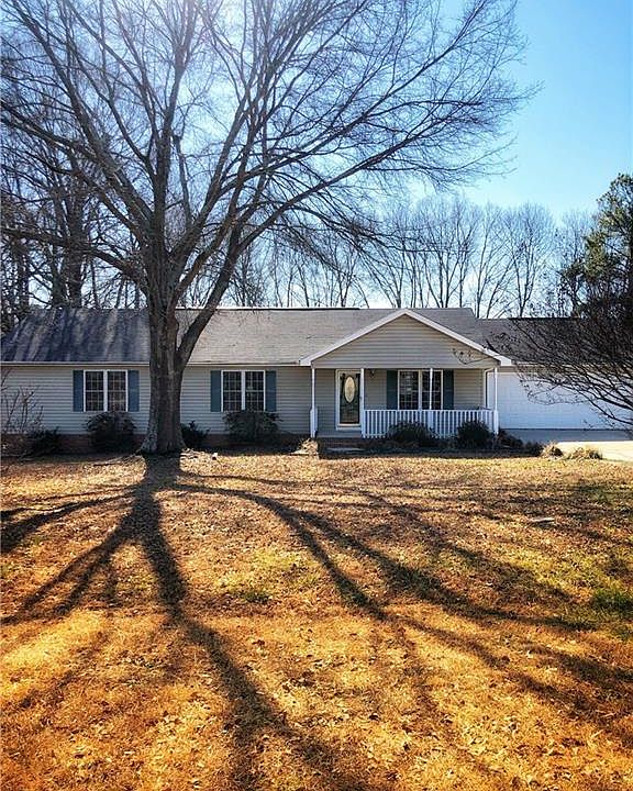 1st image of 134 Starrwood Dr