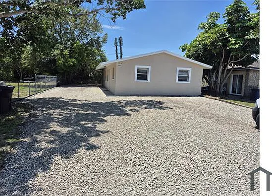 1956 S Pine Dr