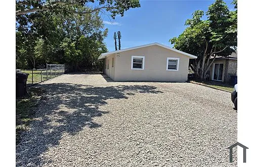 1956 S Pine Dr Photo 1