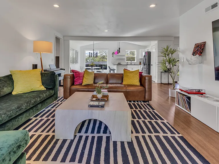 3008 Windemere Cir — Photo 4