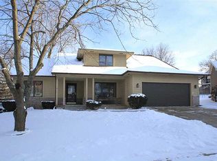 1861 Hidden Hollow Ct NW, Cedar Rapids, IA 52405