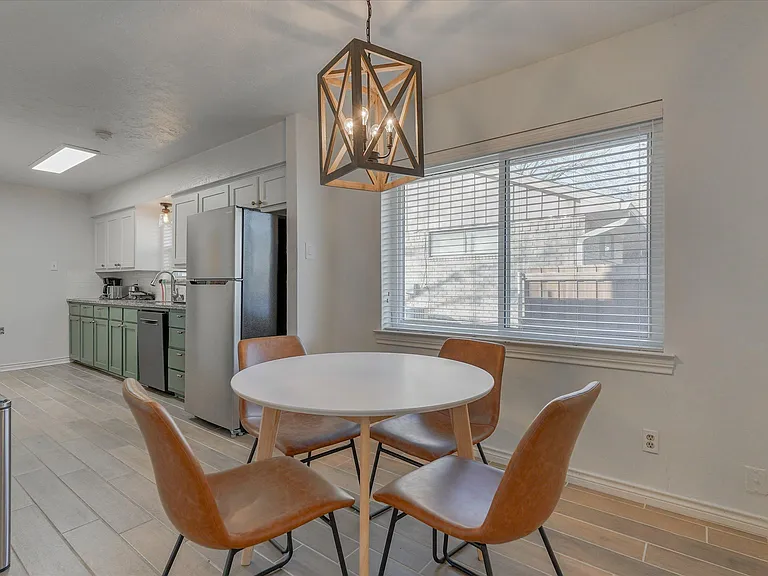 1425 Mayfield Ave — Photo 14