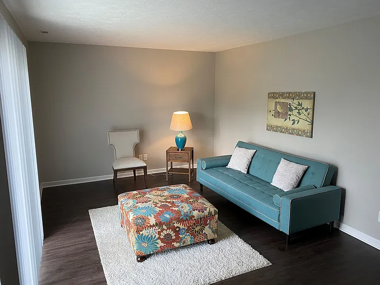 Regency Park Apartments — Photo 3