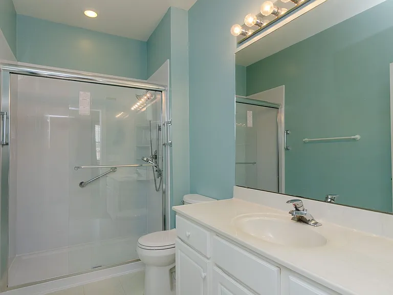 204 Hilliard Ct — Photo 16