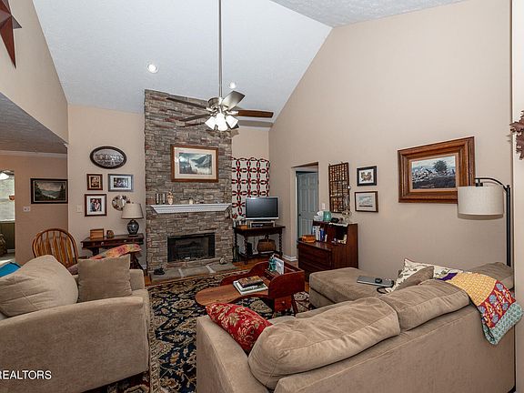 3rd image of 4814 Beverly Field Way