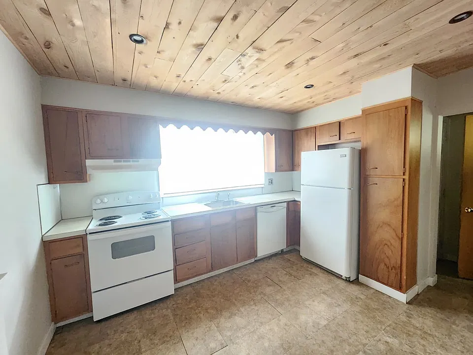 49 3rd Ave #1