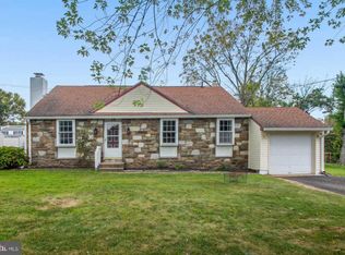 15 Pleasant Ave, Chalfont, PA 18914