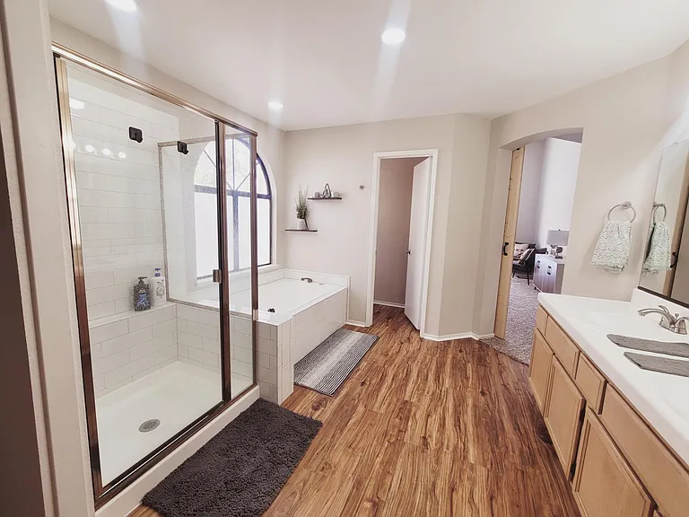 Agustine Cir — Photo 13