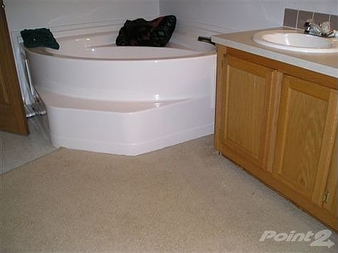 tub in master bedroom bath